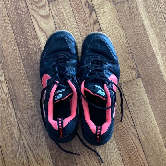 Volleyball Shoes - Picture 1 of 3